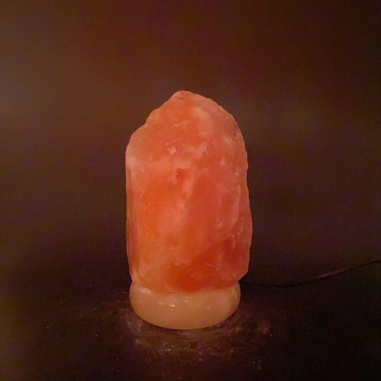 玫瑰鹽原礦鹽燈No.3 A001007實拍未點燈外觀，約3kg