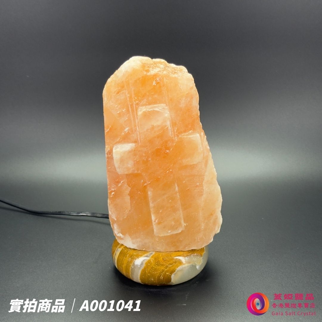 蓋婭鹽晶 玫瑰鹽十字原礦鹽燈 A001041，正面未點燈
