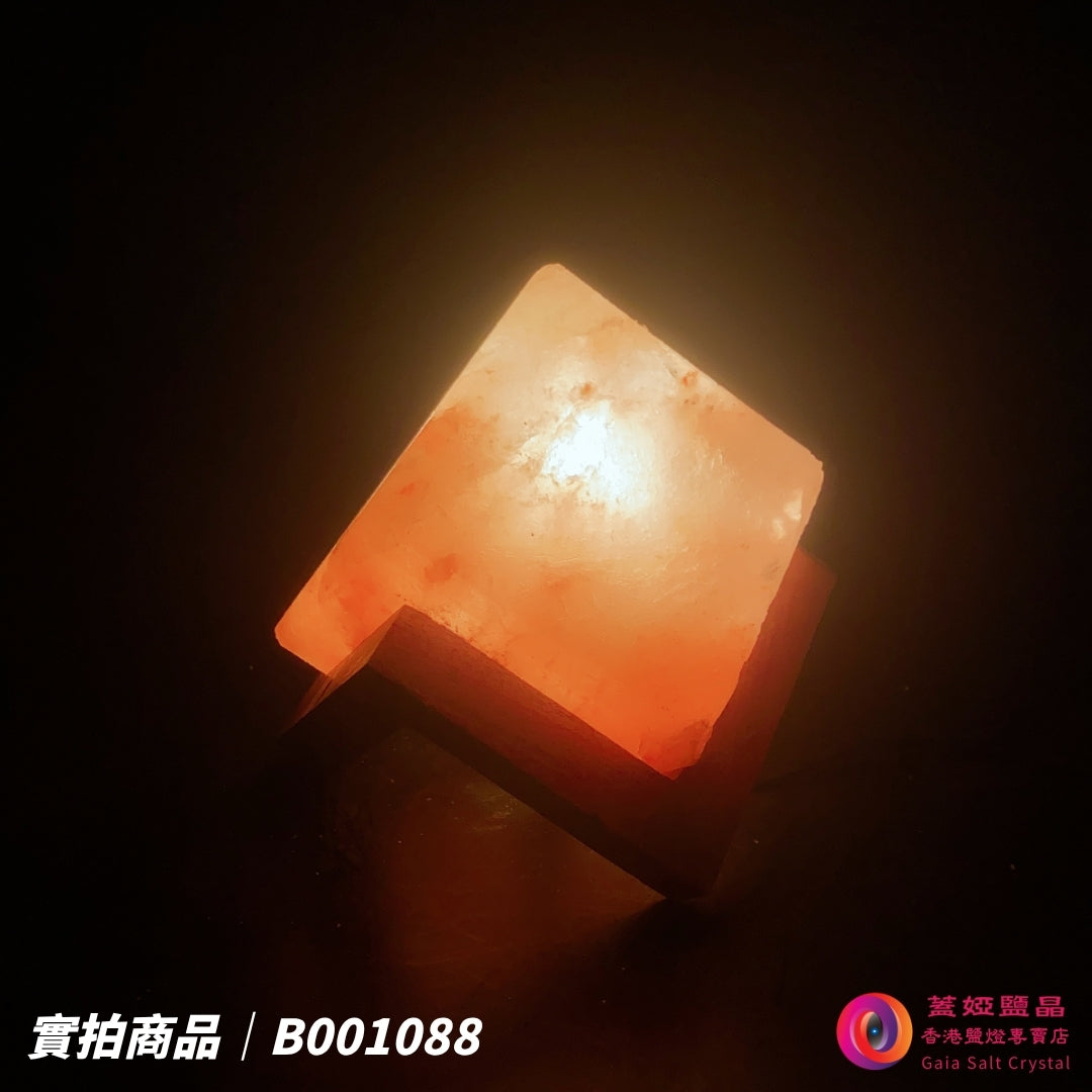 蓋婭鹽晶 玫瑰鹽正方造型鹽燈 B001088，正面點燈