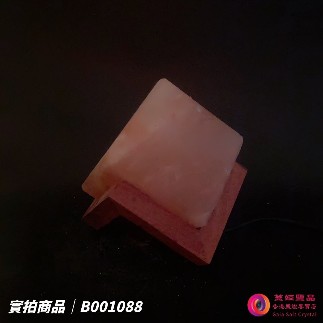 蓋婭鹽晶 玫瑰鹽正方造型鹽燈 B001088，正面未點燈